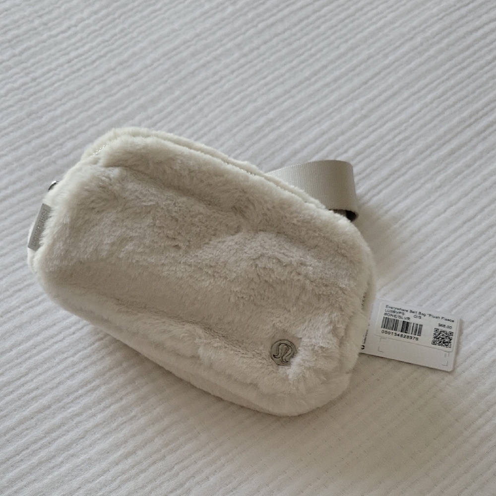 lululemon athletica Cream Fleece Bag